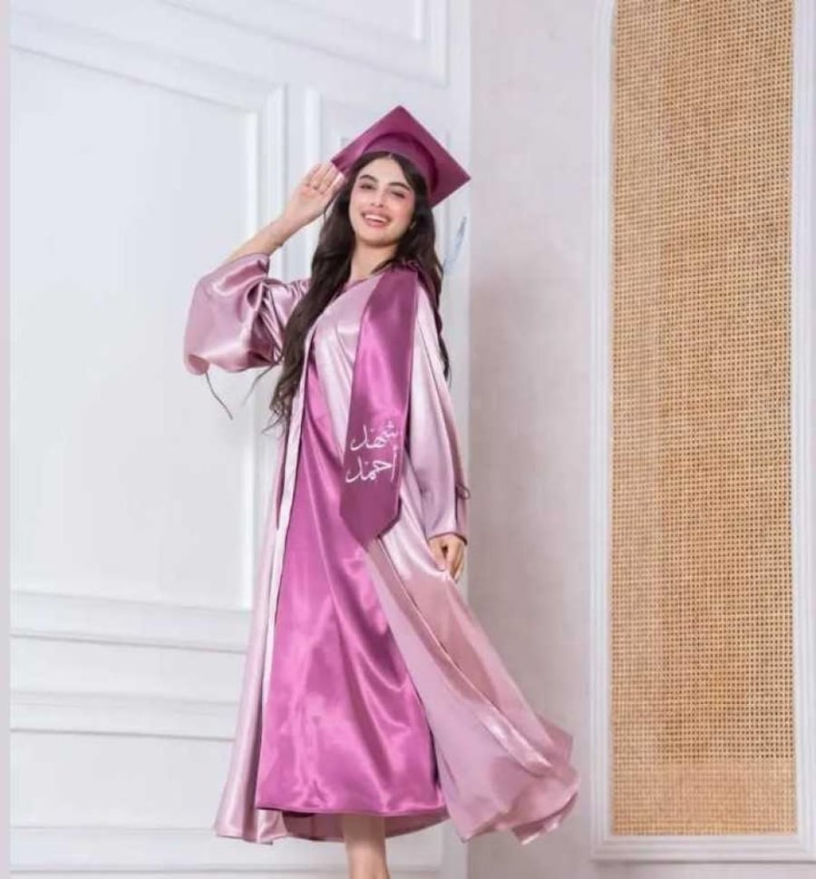 احدث موديلات عبايات التخرج 2026 لون زهري بنك