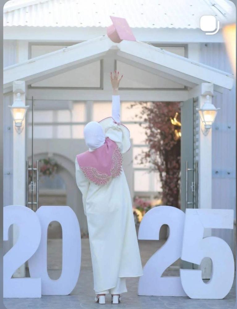 اجمل الوان عبايات تخرج 2026