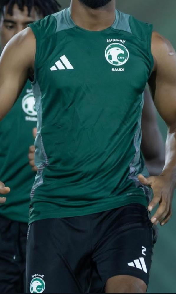طقم المنتخب السعودي تمارين كت بدون اكمام اخضر