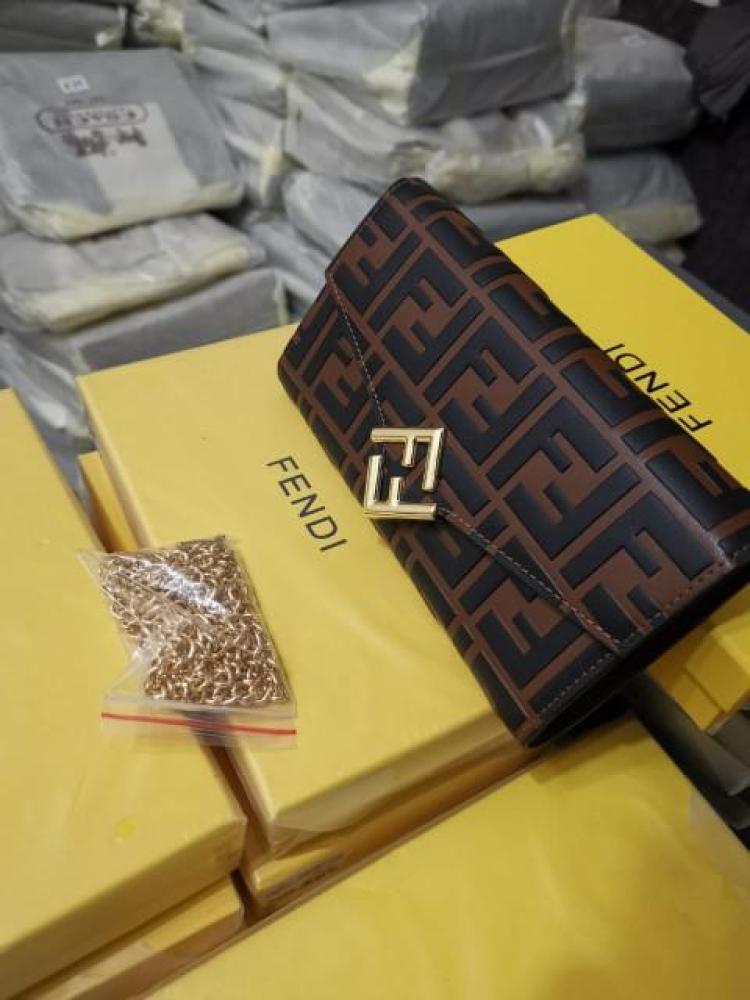 شنط يد نسائية متوسط الحجم