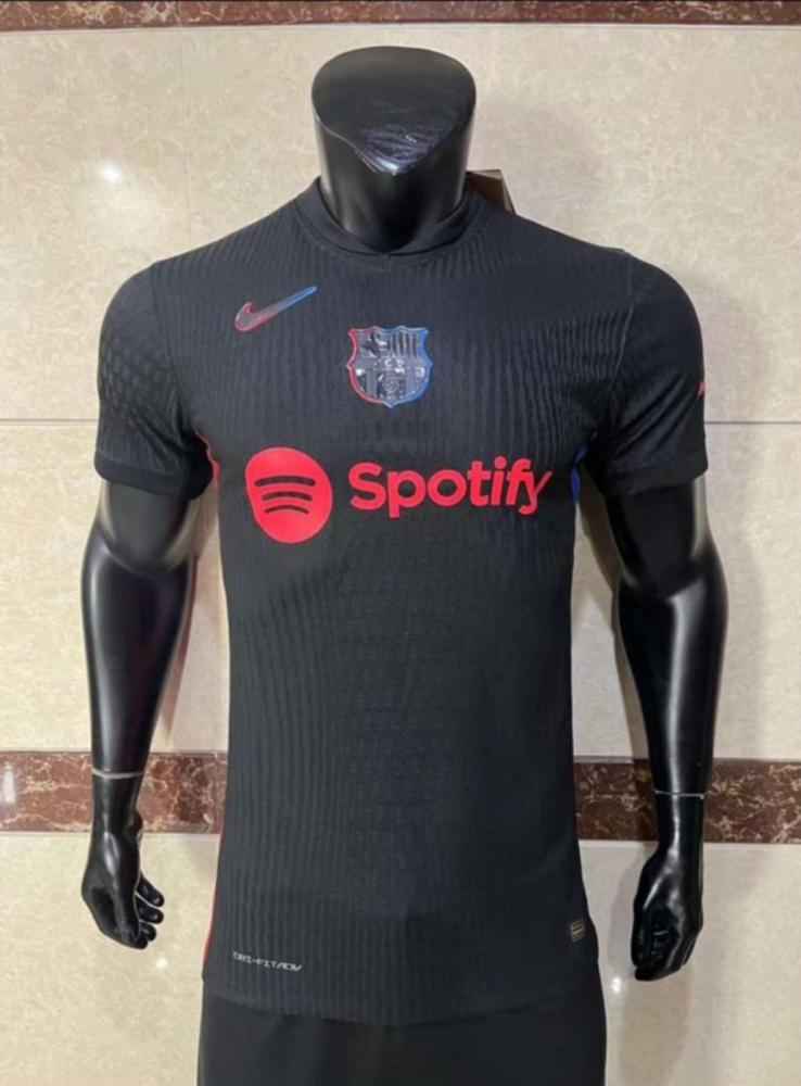 تيشرت نادي برشلونه لون اسود