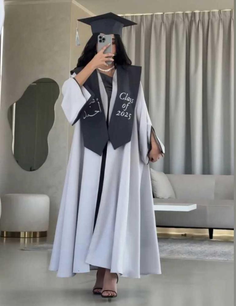 عبايات تخرج 2026 فخمة مع تطريز بالاسم