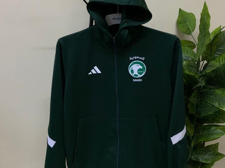 جاكت المنتخب السعودي الاخضر بغطاء راس وسحاب