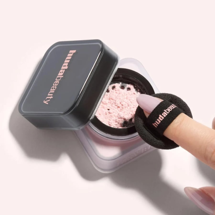 Huda Beauty Easy Bake Loose Baking & Setting Powder – Shade Banana Bread – 6 g