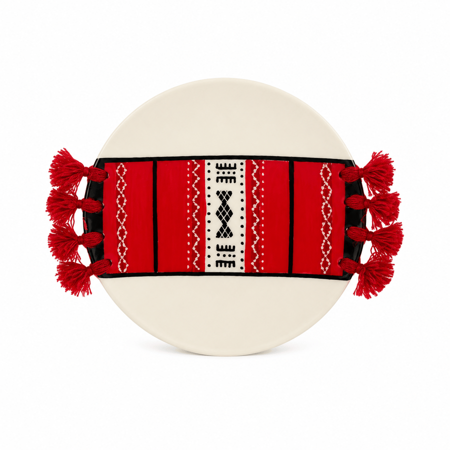 A plate with edges of threads