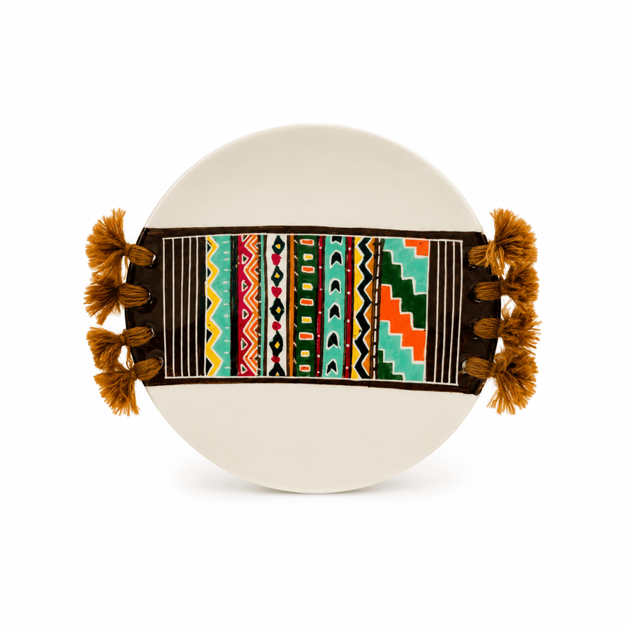 A plate with edges of threads