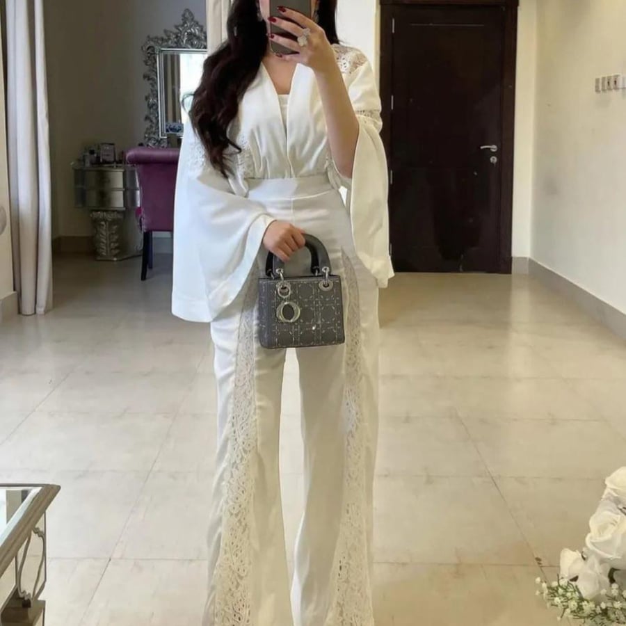 فستان باربي ودانتيل