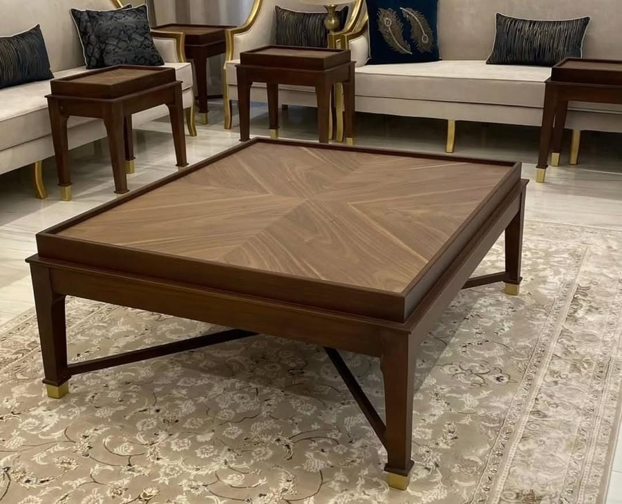 طاوله رئيسية من قشرة الجوز مع 4خدمه و2جانبيه