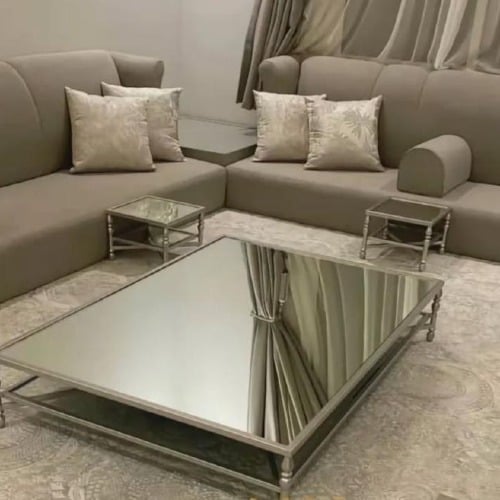 طاوله ارضي و٤خدمه
