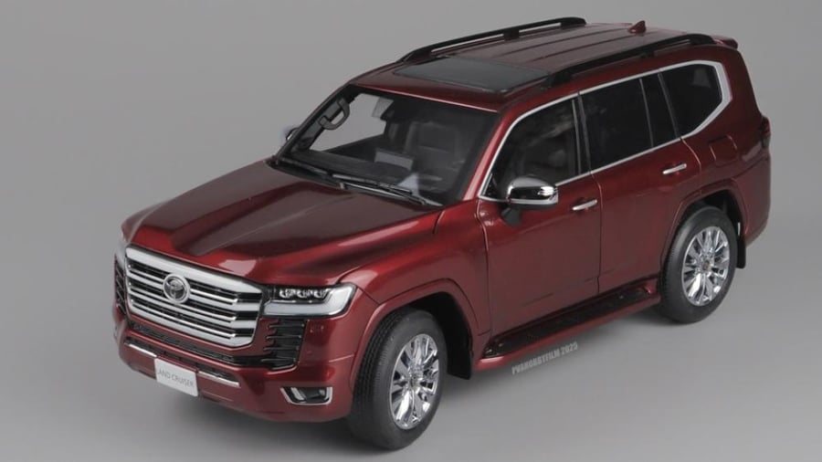 LCD-MODEL - TOYOTA - LAND CRUISER 300-ZX 2024  Scale: 1/18  Manufacturer Part Number: LCD18013-ZX-RE  Color: RED  Material: die-cast  Year: 2024