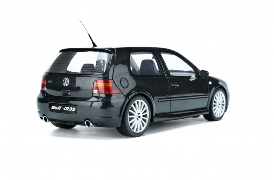 1/18 OT964 Otto Black Volkswagen Golf IV R32