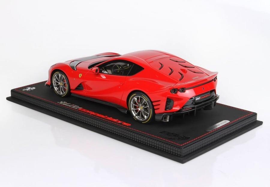 FERRARI - 812 COMPETIZIONE 2021 - CON VETRINA - WITH SHOWCASE Brand: BBR  Color: ROSSO CORSA 322 - SILVER RED Scale: 1/18 Limited Edition : 1 of 182 Units SKU : P18207B3