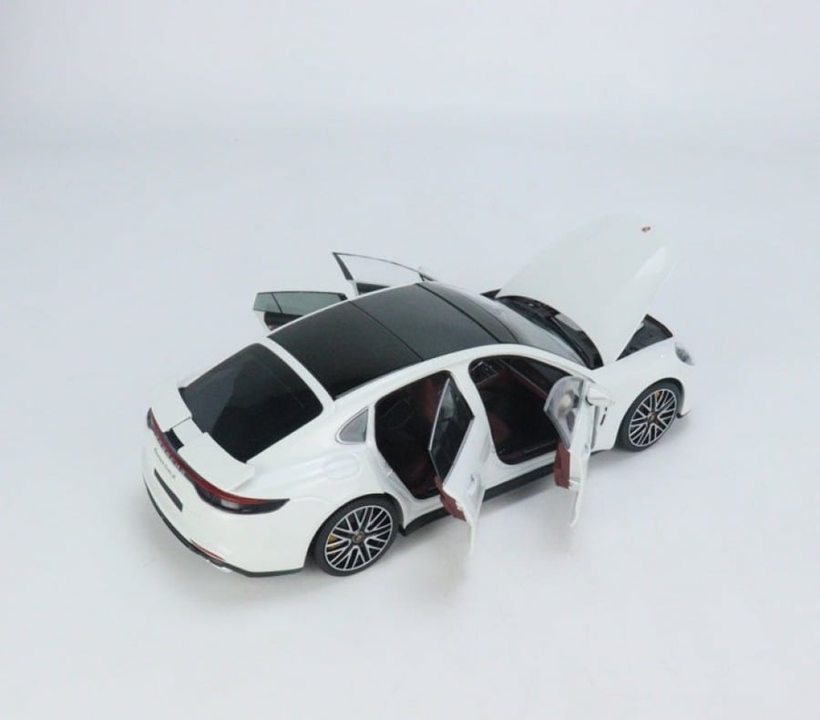 Porsche Panamera Turbo S 2020 Brand: Minichamps  Scale: 1/18 Color: Carrara White Metallic Limited Edition : 1 of 504 Units SKU : 113061074