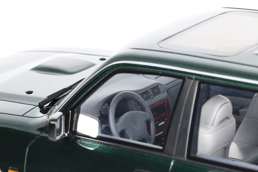 NISSAN - PATROL GR Y61 1998 Brand: Otto-mobile  Scale: 1/18 Color: Green/Gold  Limited Edition: 1 of 3000 Units SKU : OT433