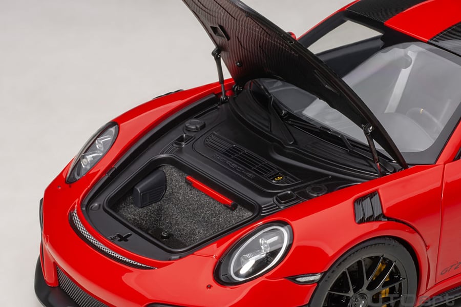 Porsche 911 (991.2) GT2 RS Weissach Package Brand: Autoart  Scale: 1/18 Color: Red  SKU : 78173