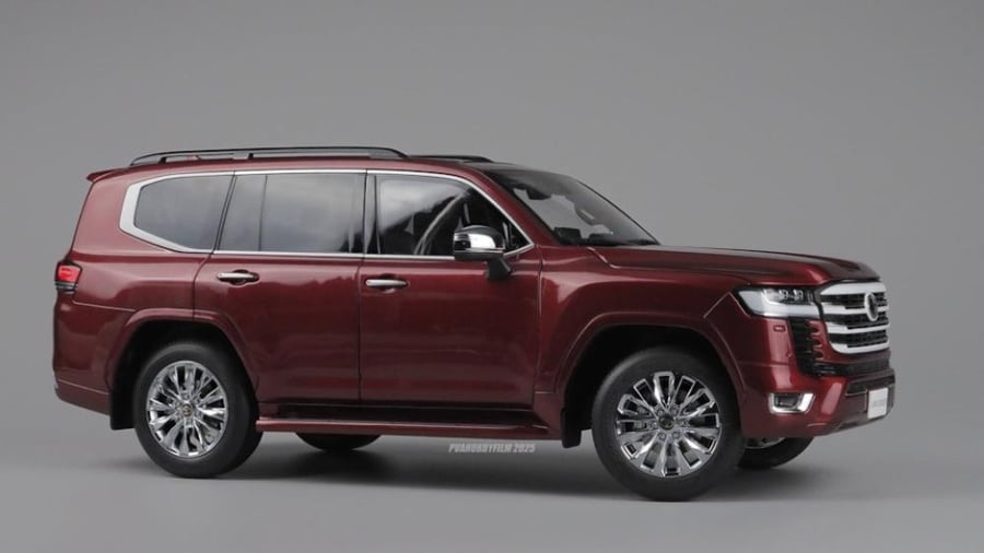 LCD-MODEL - TOYOTA - LAND CRUISER 300-ZX 2024  Scale: 1/18  Manufacturer Part Number: LCD18013-ZX-RE  Color: RED  Material: die-cast  Year: 2024