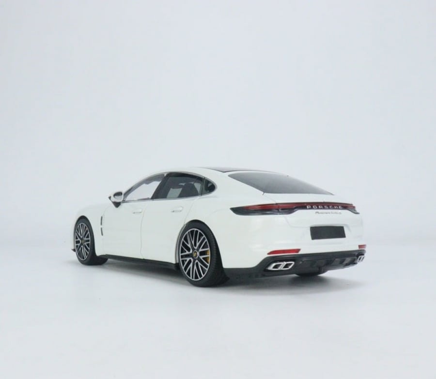Porsche Panamera Turbo S 2020 Brand: Minichamps  Scale: 1/18 Color: Carrara White Metallic Limited Edition : 1 of 504 Units SKU : 113061074
