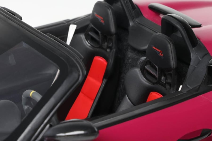 GT-SPIRIT - PORSCHE - 718 (982) SPIDER RS WEISSACH PACKAGE 2023  Scale: 1/18   Manufacturer code: GT486   Colour: DARK PINK   Material: resin   Year: 2023   Notes: LIMITED EDITION