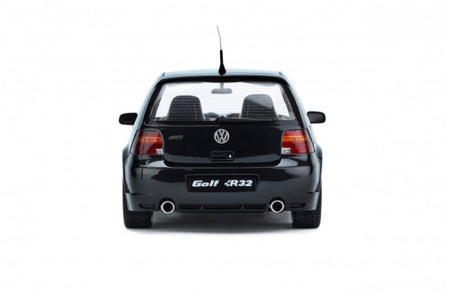 1/18 OT964 Otto Black Volkswagen Golf IV R32