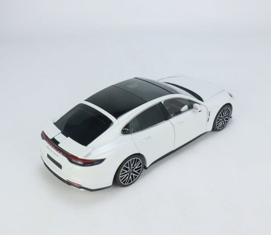 Porsche Panamera Turbo S 2020 Brand: Minichamps  Scale: 1/18 Color: Carrara White Metallic Limited Edition : 1 of 504 Units SKU : 113061074