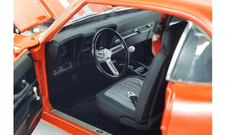 Model: CHEVROLET - CAMARO RESTOMOD COUPE 1969  Brand: Acme  Scale: 1/18 Color: Orange SKU: A1805720 Limited Edition : 1 of 800 Units
