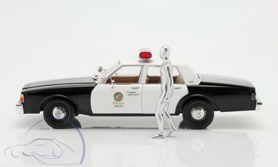 CHEVROLET - CAPRICE METROPOLITAN POLICE 1987 - TERMINATOR 2 MOVIE 1991  Brand: Greenlight  Color: White / Black  Scale: 1/18