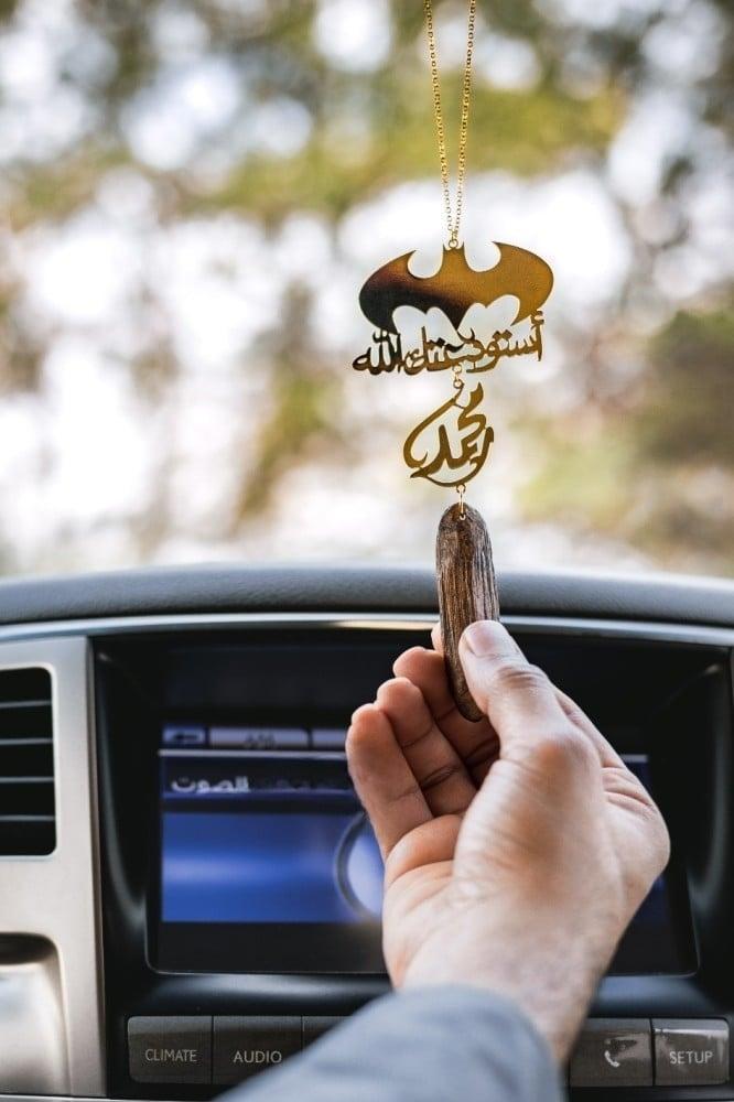 تعليقة بشكل شعار باتمان بالاسم