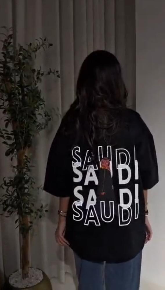 تيشرت "صدى المملكة": إصدار شعار SAUDI المتكرر