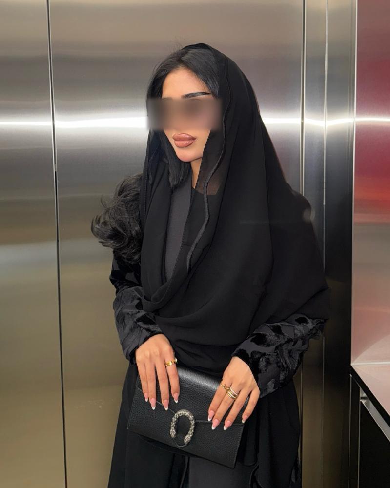 عباية رونق المخمل