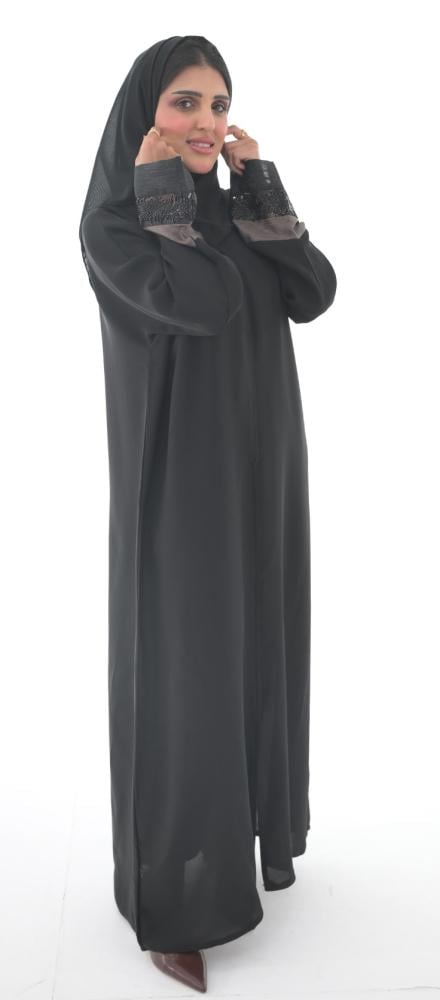 عباية اسود تطريز الاكمام