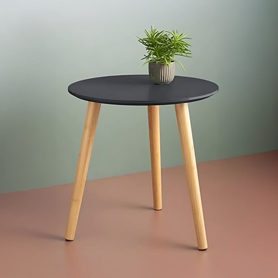 عرض طاولة القهوة من الخشب وبأرجل خشبية متينة وقوية وبتصميم غاية في الروعة وأنيقة جدا  40x40x50