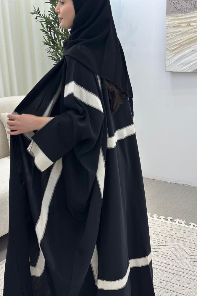 عباية يونا بتصميم انسيابي أنيق ومحتشم