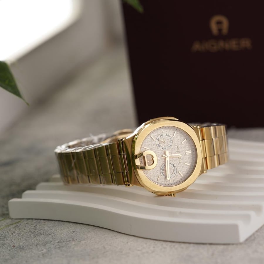ساعة aigner