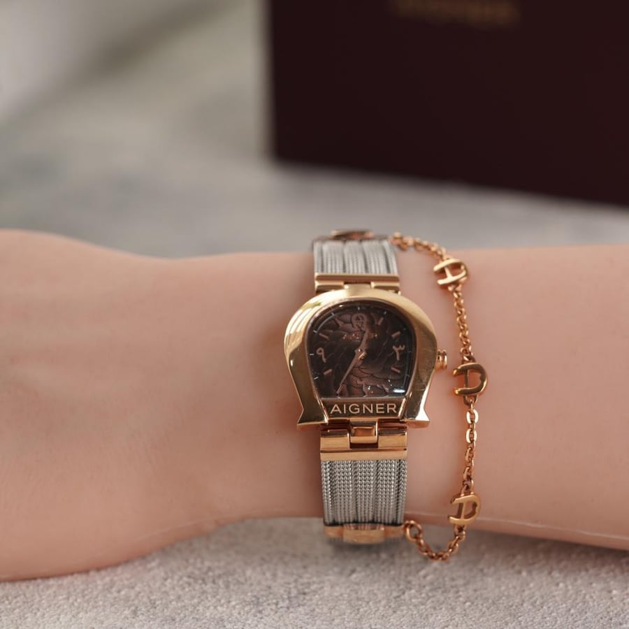 ساعة aigner