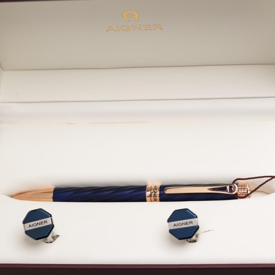 طقم aigner