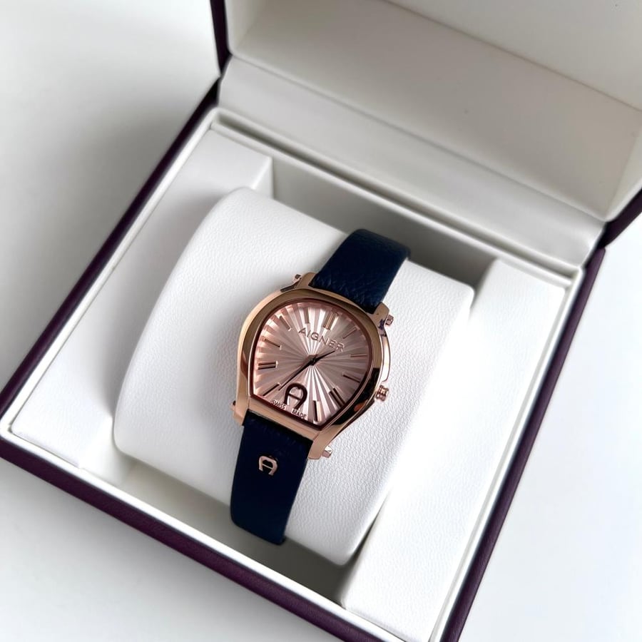 ساعة aigner