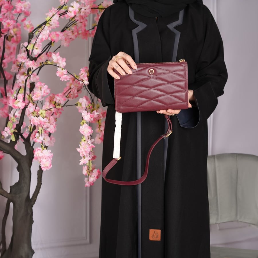 شنطة aigner