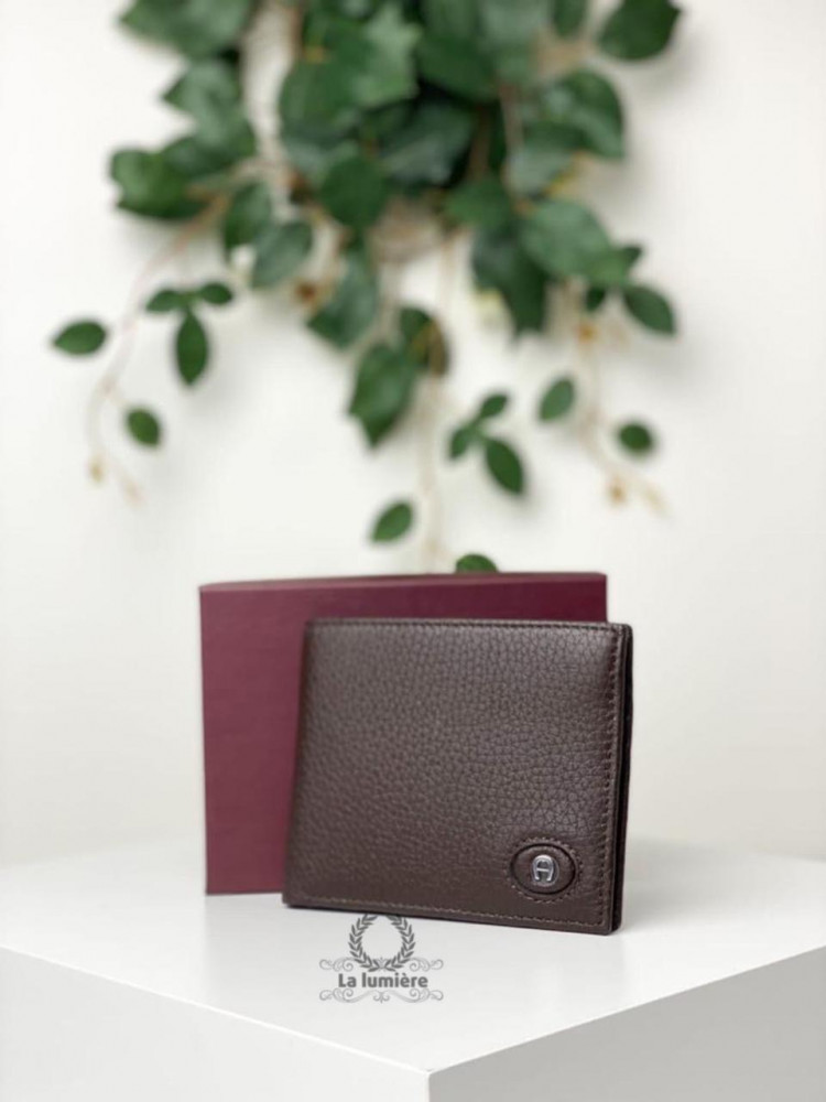 محفظة aigner