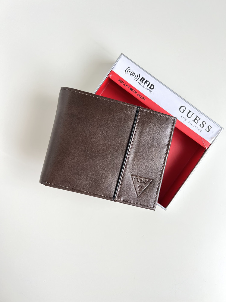 محفظة guess