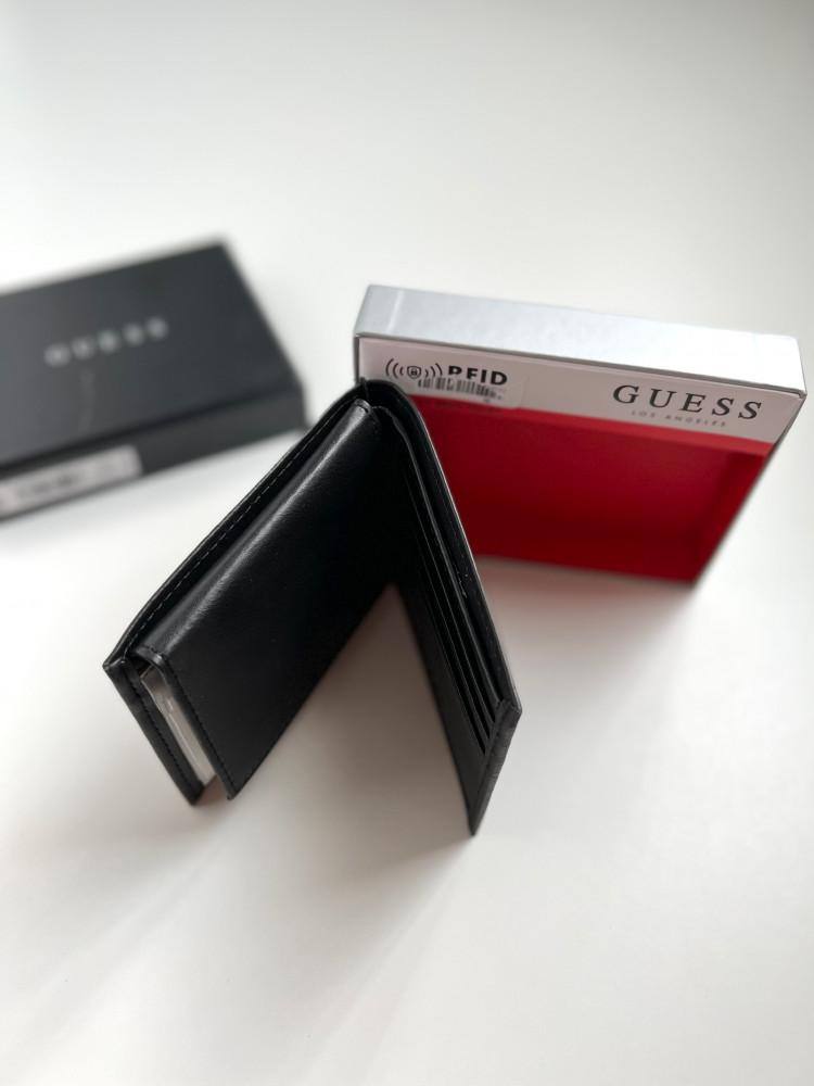 محفظة guess