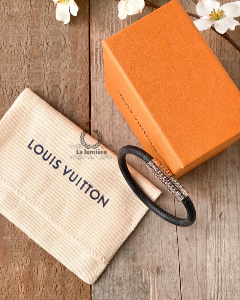 اسوارة lv