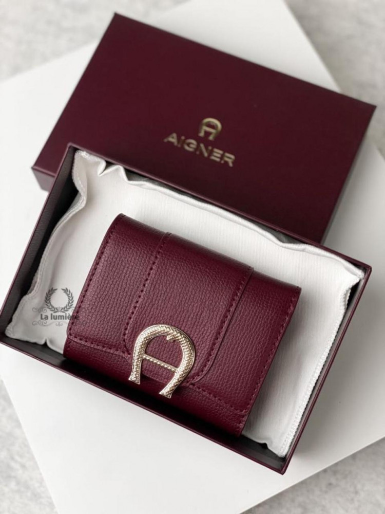 محفظة aigner