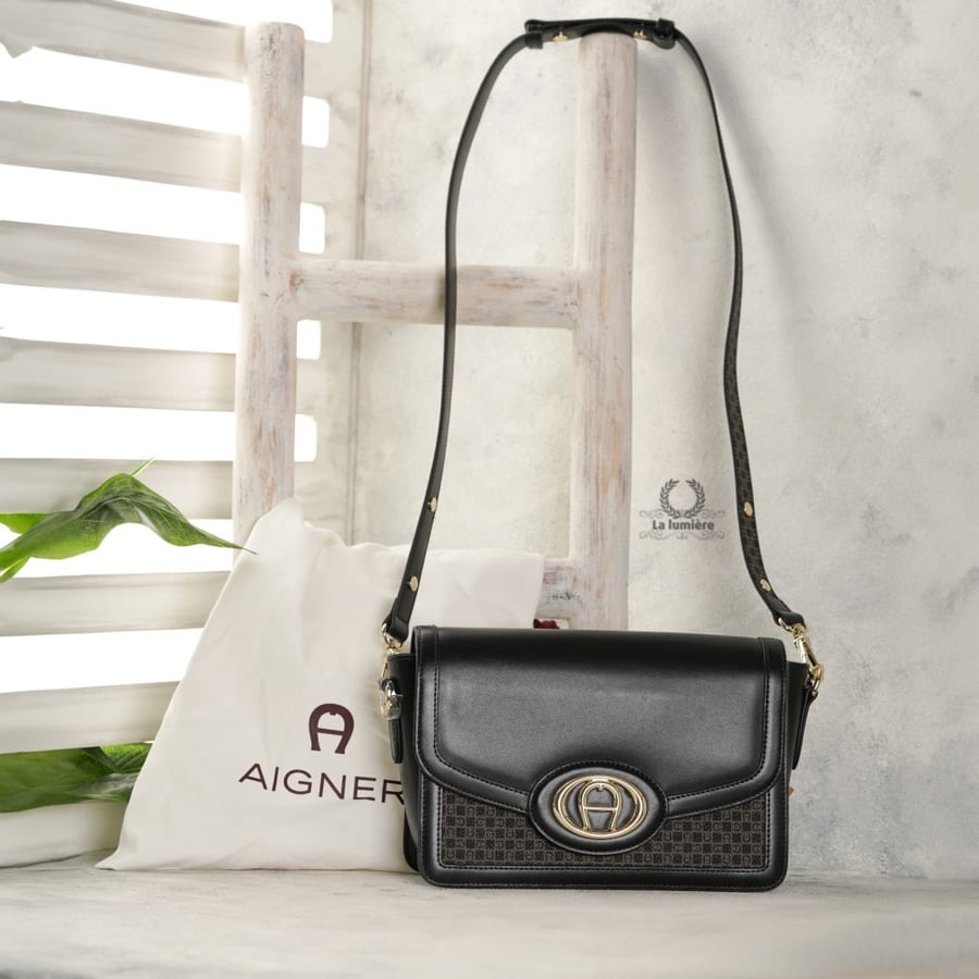 شنطة aigner
