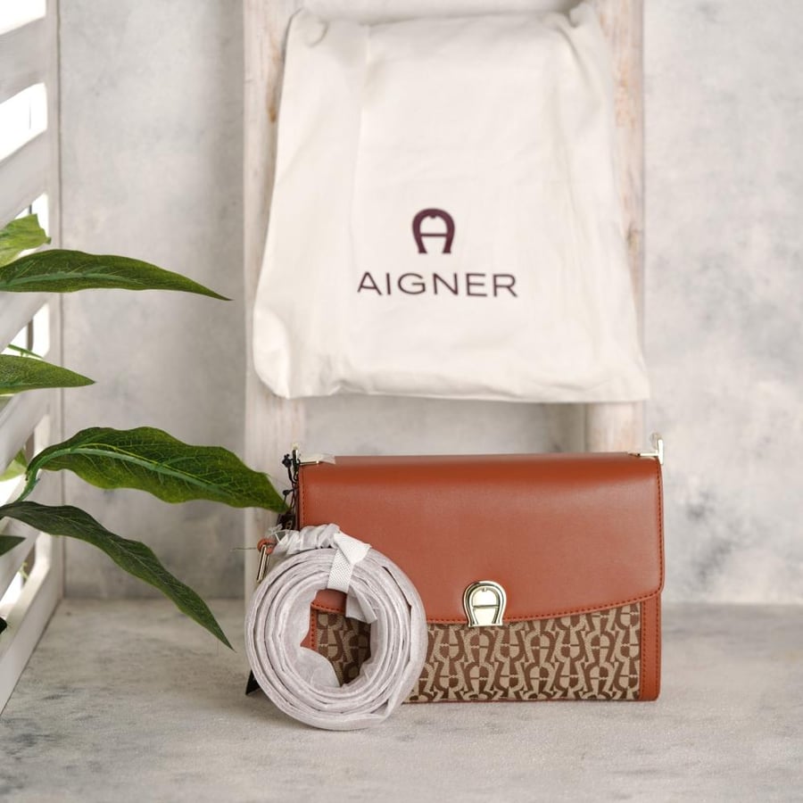 شنطة aigner