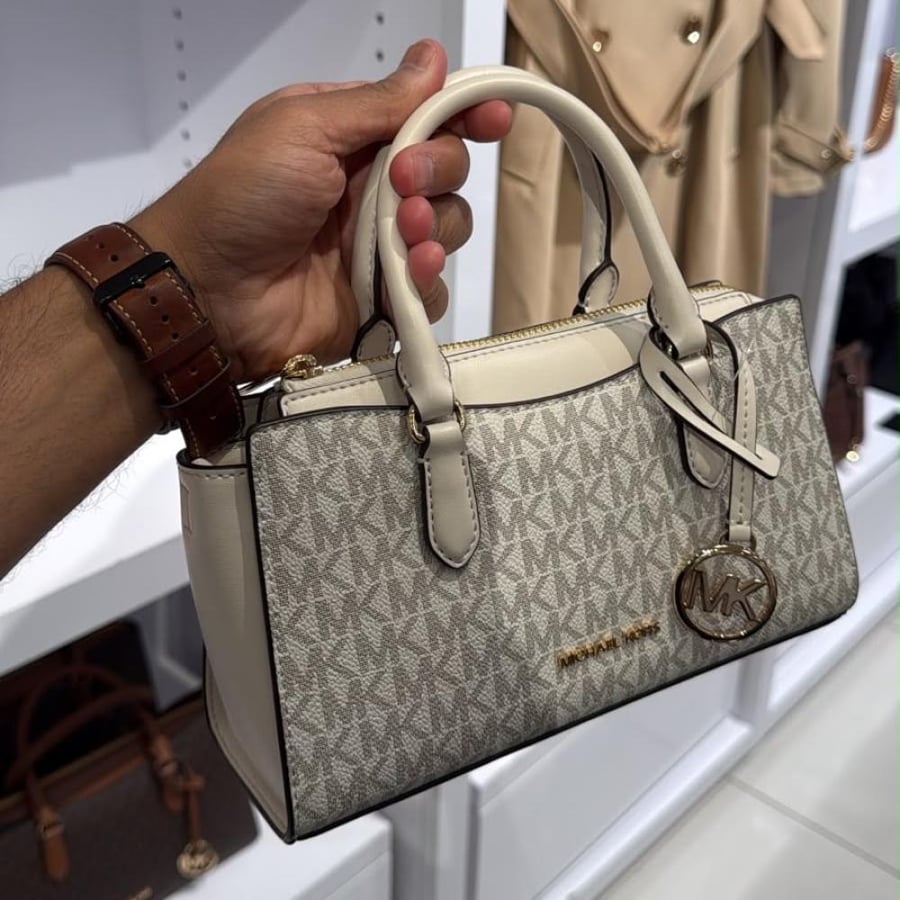 شنطة michael kors