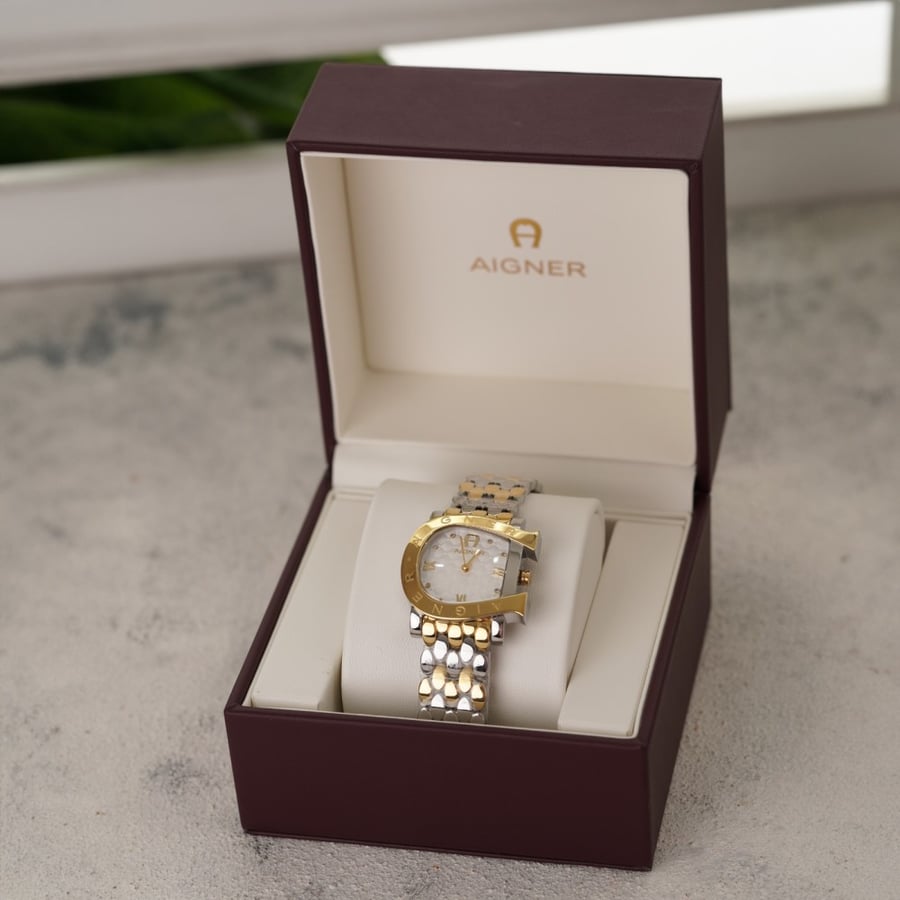 ساعة aigner