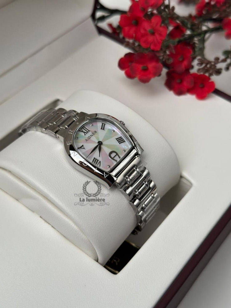 ساعة aigner