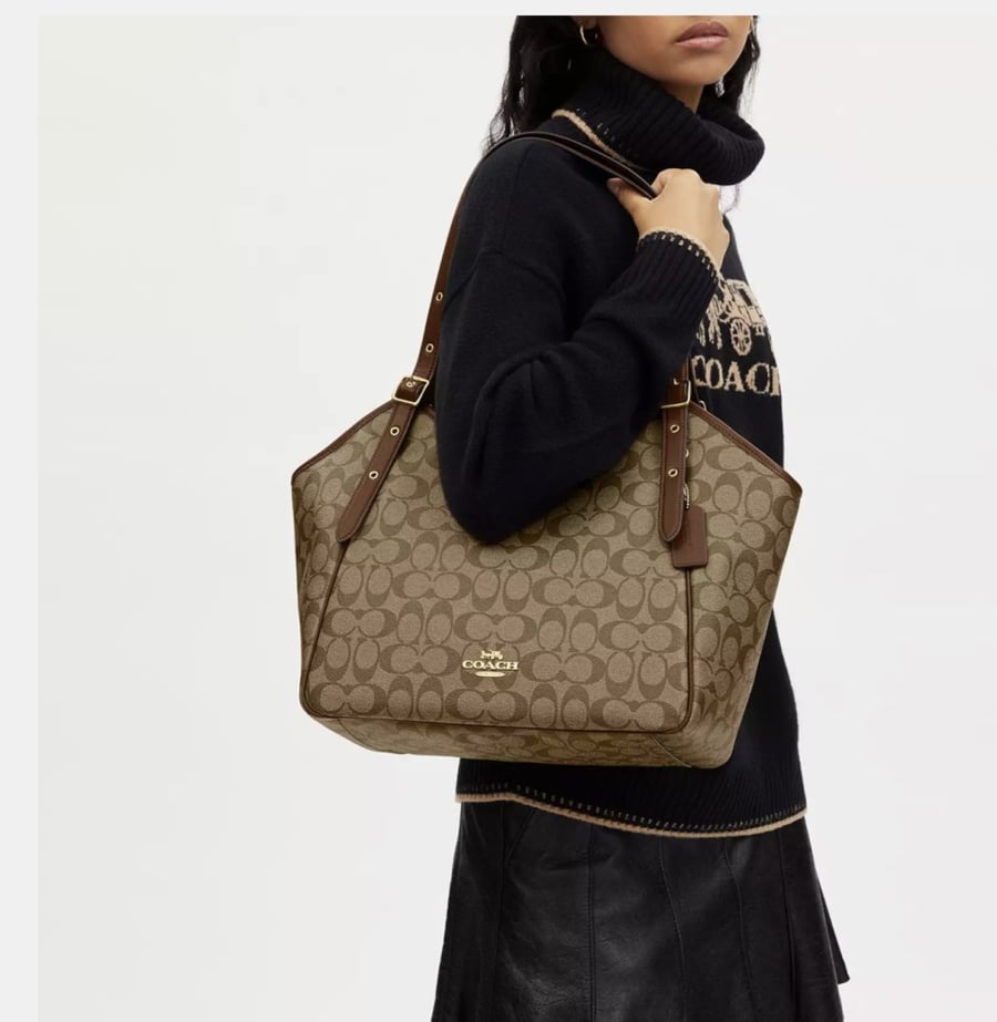 شنطة coach