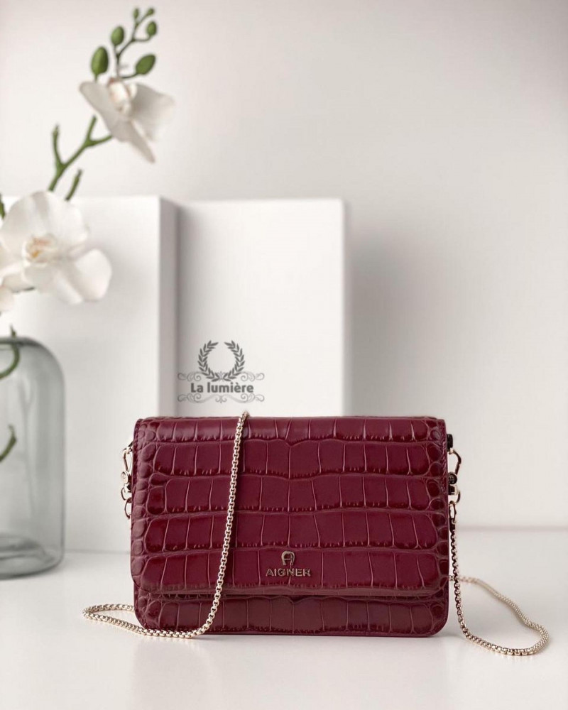 شنطة aigner