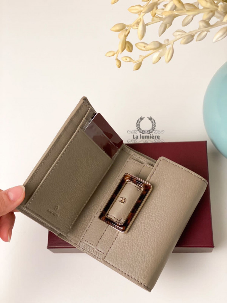 محفظة aigner
